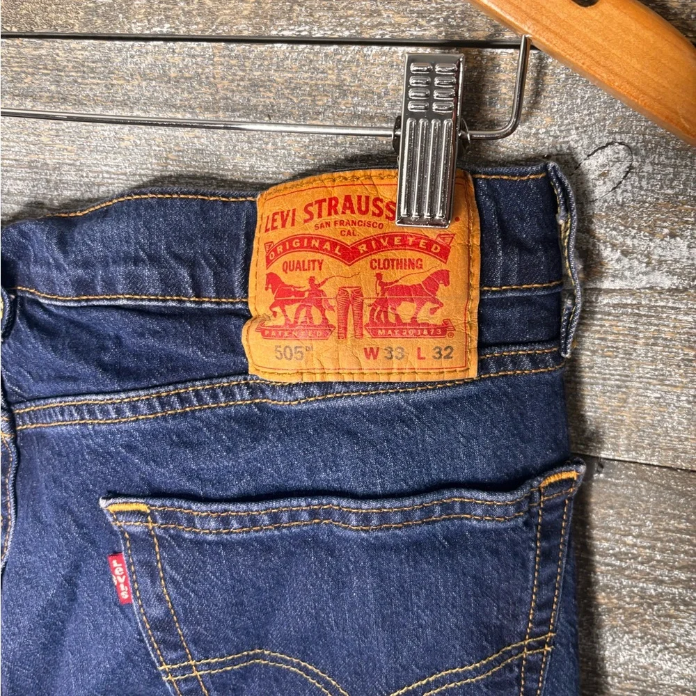 Levi’s 505 mens dark wash Jeans 33 by 32